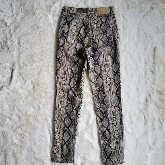 Zara Snakeskin Patterned Cropped Pants - Picture 3 of 10